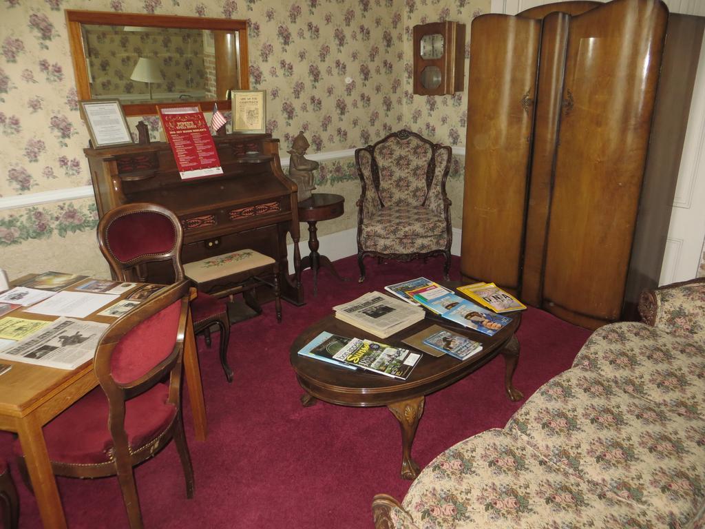 Edith Palmer'S Country Inn, Historical Bed & Breakfast Virginia City Bagian luar foto