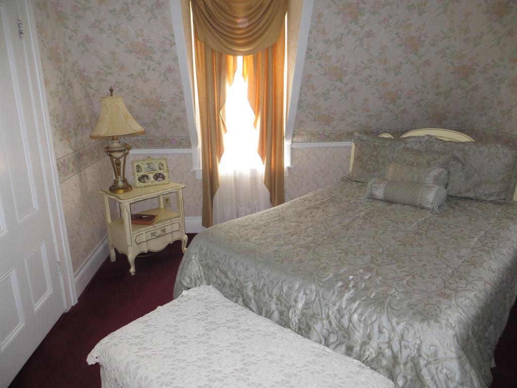 Edith Palmer'S Country Inn, Historical Bed & Breakfast Virginia City Bagian luar foto