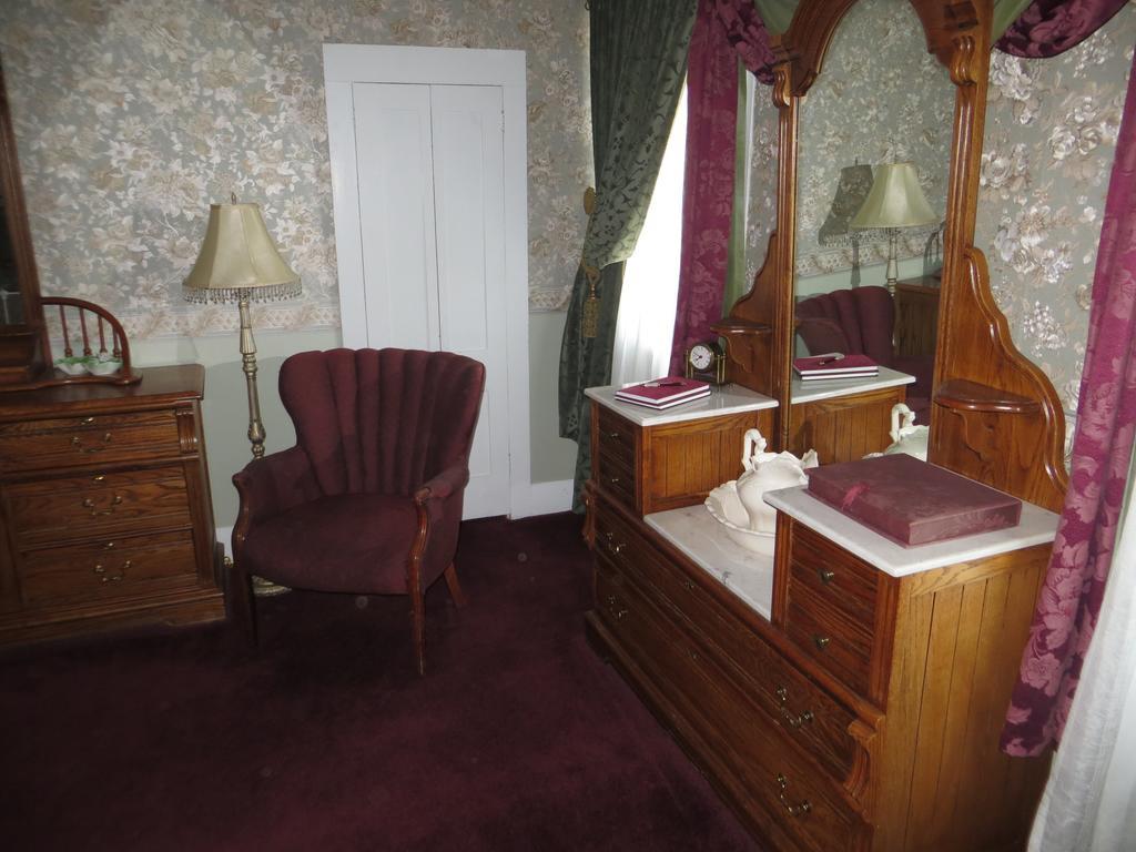 Edith Palmer'S Country Inn, Historical Bed & Breakfast Virginia City Bagian luar foto