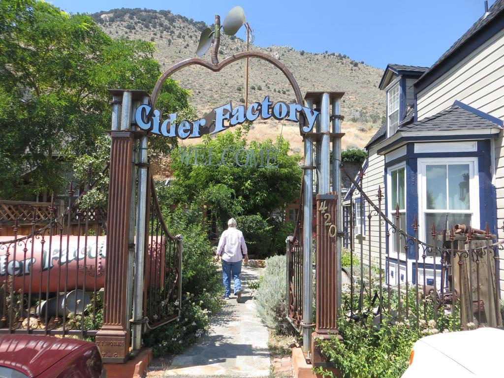 Edith Palmer'S Country Inn, Historical Bed & Breakfast Virginia City Bagian luar foto