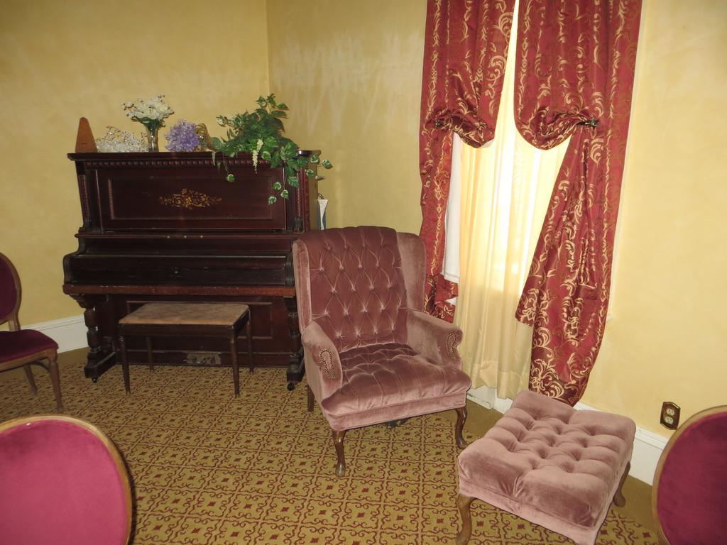 Edith Palmer'S Country Inn, Historical Bed & Breakfast Virginia City Bagian luar foto
