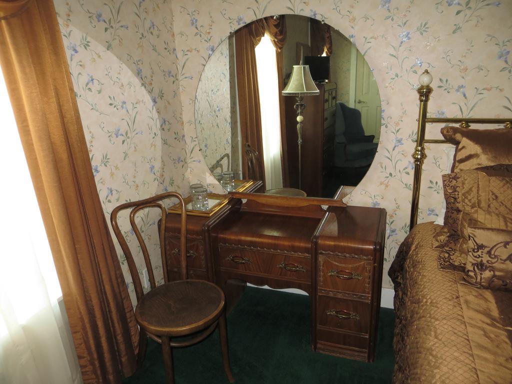 Edith Palmer'S Country Inn, Historical Bed & Breakfast Virginia City Bagian luar foto